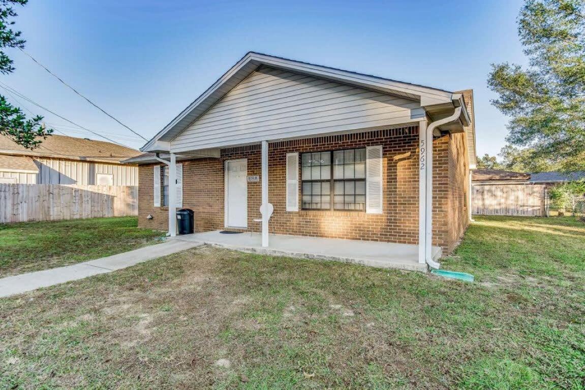 Brilliant In Bellview-Back Unit-- Mins To Nas Pensacola, Beach, Shopping Экстерьер фото